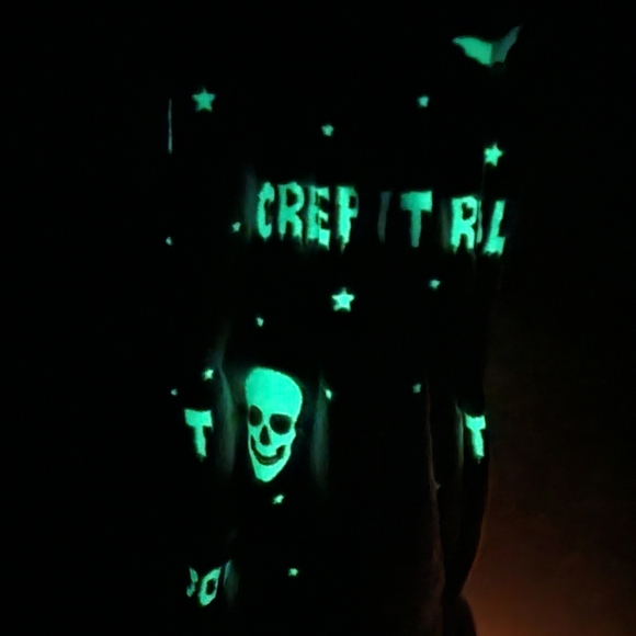 Halloween Glow In The Dark Spooky Skulls Super Plush Throw Blanket - Picture 4 of 4